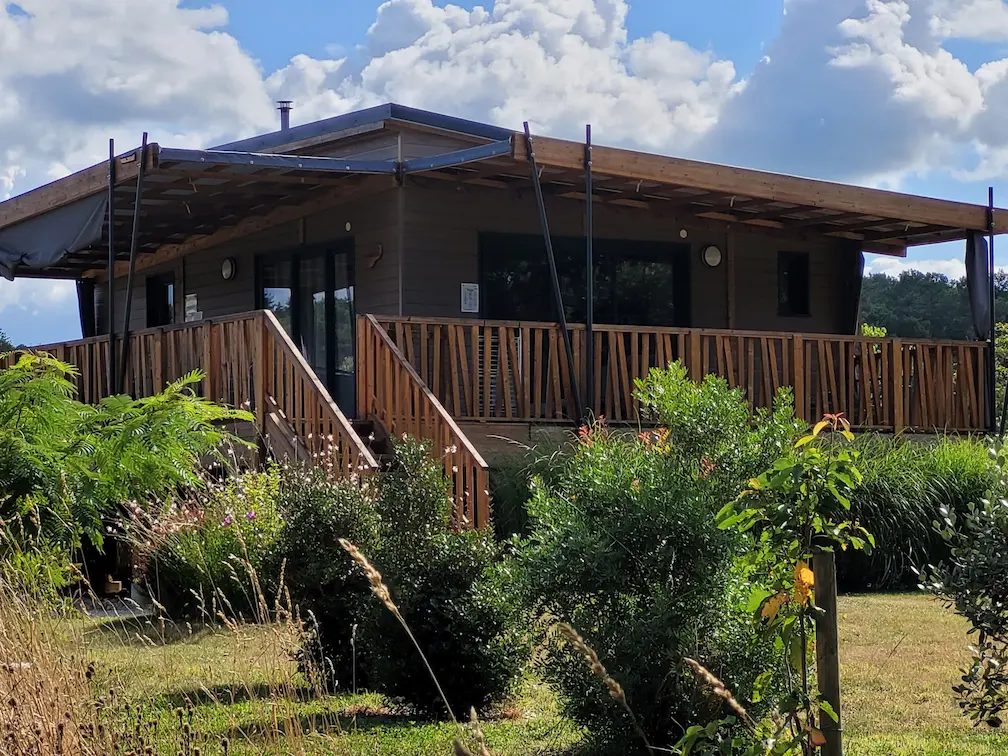 Chalet en bois sur pilotis