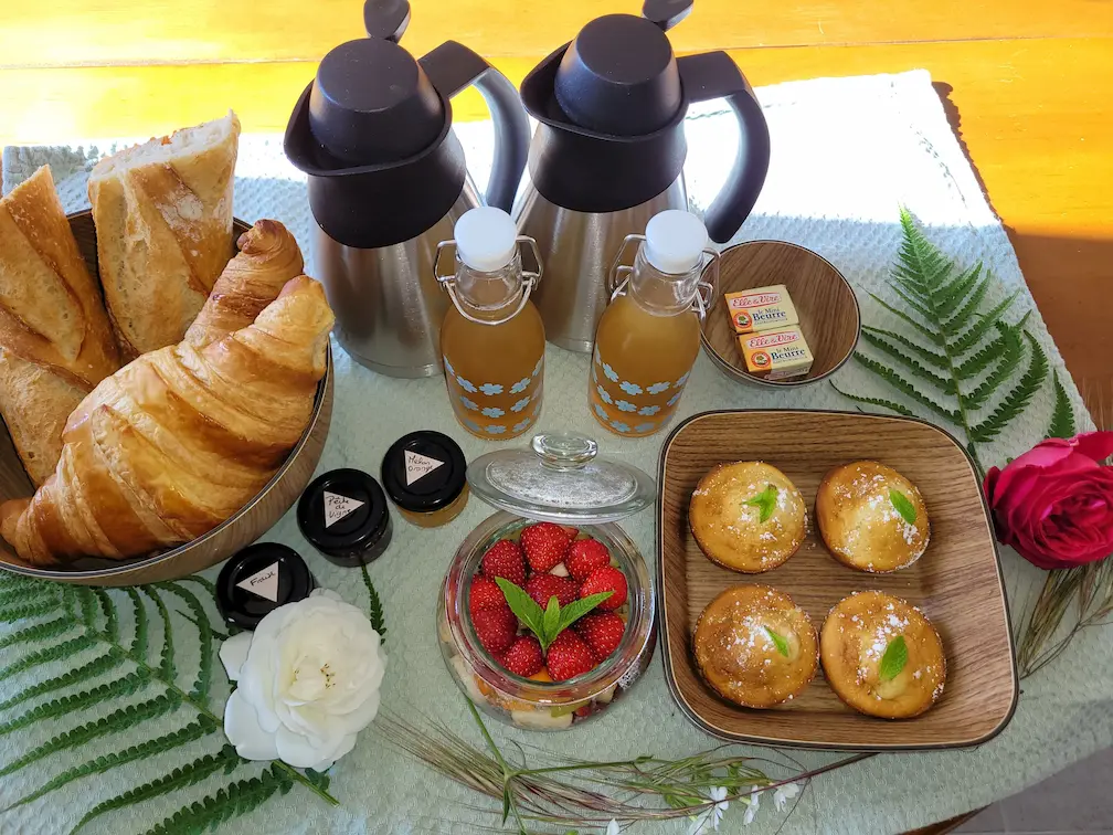 Petit-déjeuner sur la terrasse
